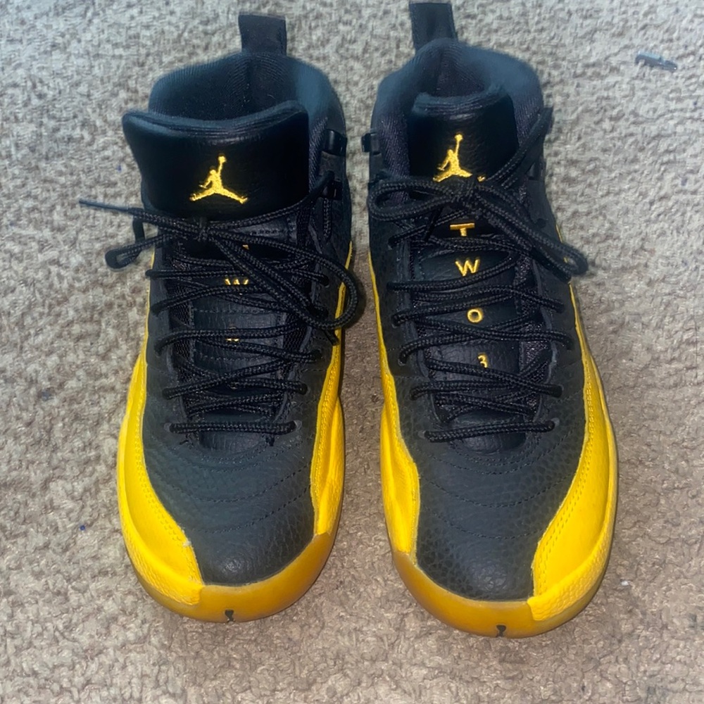 Kids grade school 4.5 Jordan 12’s